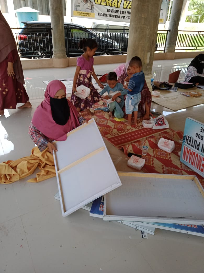 Gotong Royong Kader Kampung KB Mawaddah Warrahmah